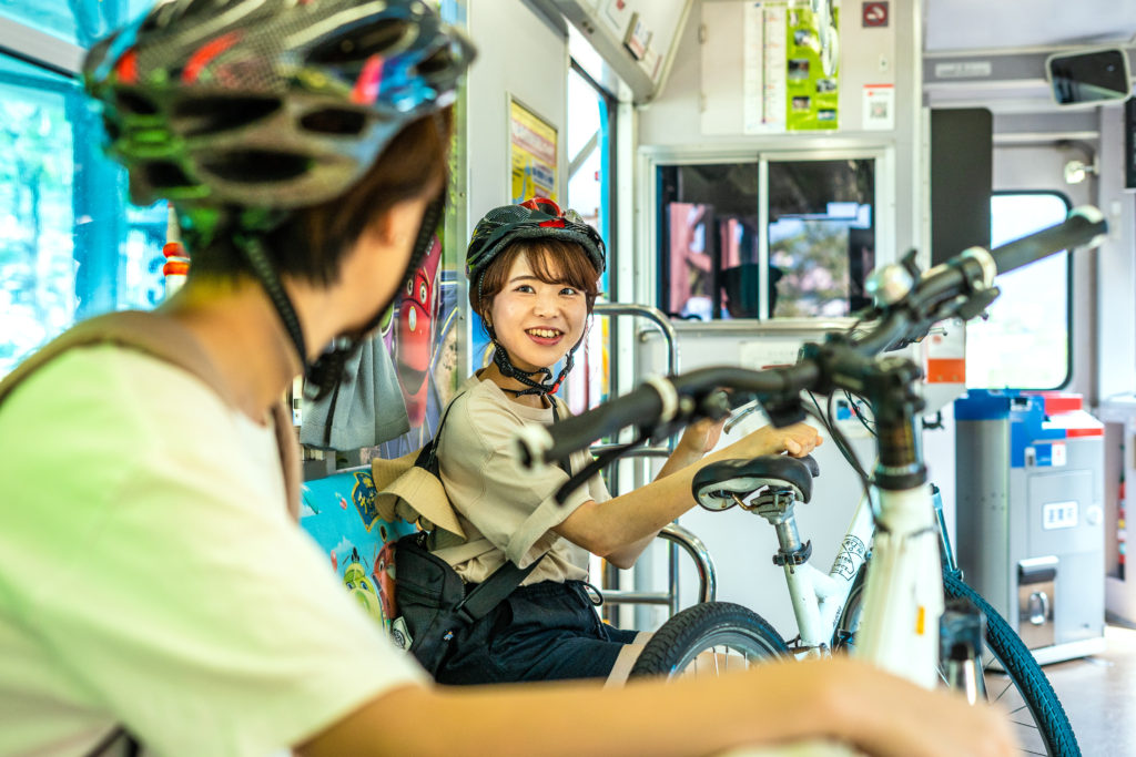 サイクルクルーズ 長良川鉄道社内と自転車