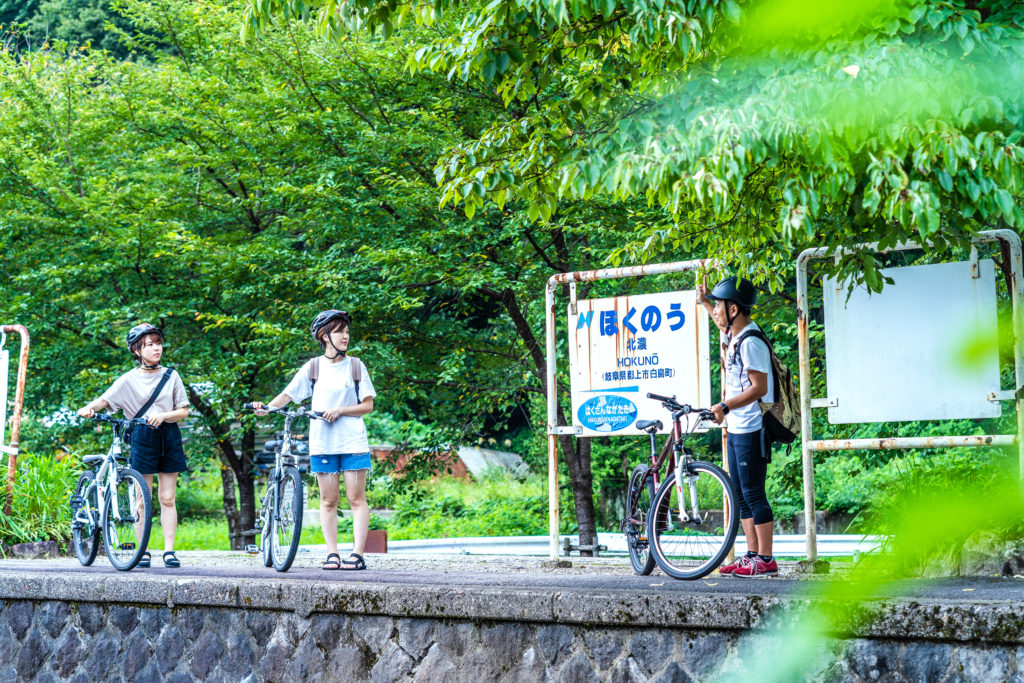 サイクルクルーズ 長良川鉄道 北濃駅ホーム