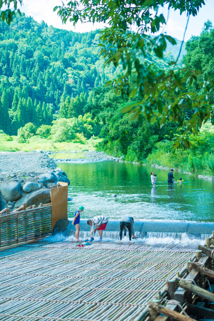 郡上天然鮎やな漁場の風景