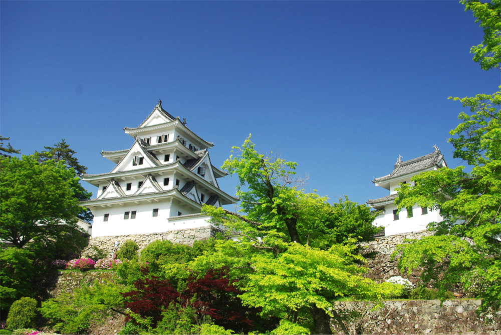 Come to visit every season! Four seasons at Gujo Hachiman Castle02