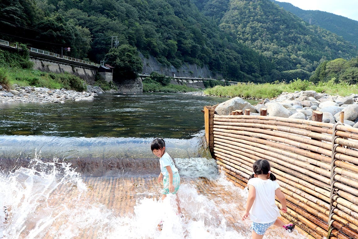 Outdoor Activity during Summer Vacation! Playing in River & “Yana” with Children!_29